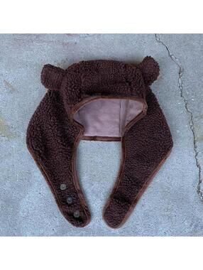 Essential vintage y2k style fuzzy teddy bear ear brown hat. Has 3 magnetic